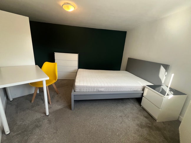 Double Rooms in West Bridgford Near Central Ave Main Photo