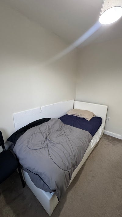 Single room to let  Main Photo