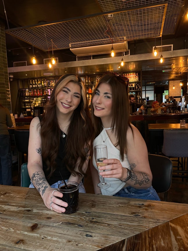 23 year old Female seeks a double room Main Photo