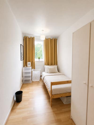 Charming Room in Zone 2 - 5 Min walk to Station  Main Photo