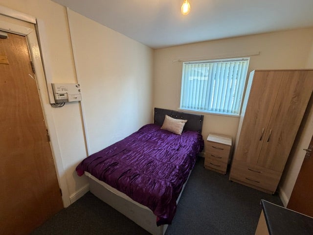 **Double En suit room, Bills included** Main Photo