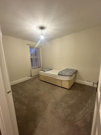 Double room available in North town Aldershot ASAP Main Photo