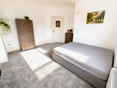 🔥Semi Ensuite & Loft Room in Greenwich+Bills Incld Main Photo