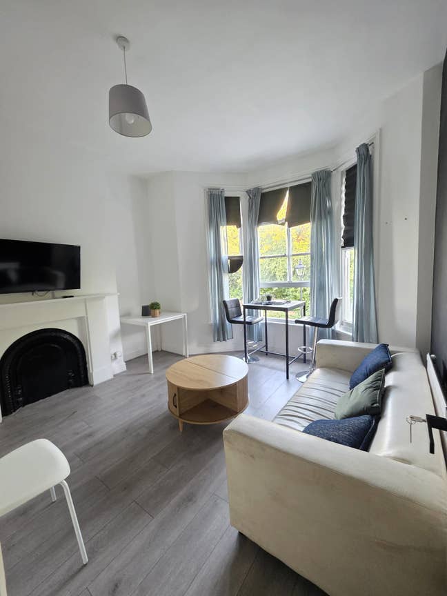 Well presented one bed upper floor apartment Main Photo