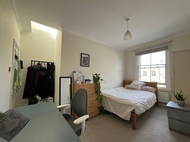 Large room in Maida Vale 🚇 1-Min to Tube Main Photo