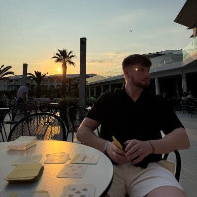 Professional Male seeks a single or double room Main Photo