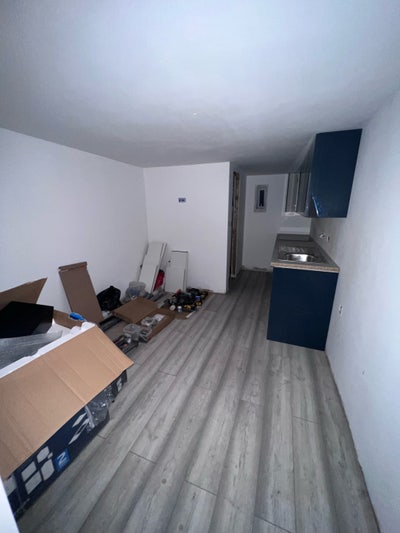 Studio room with shower room and kitchen  Main Photo