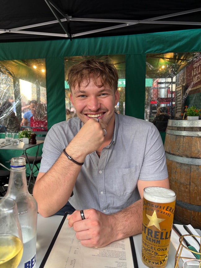 Professional Male seeks a double room Main Photo
