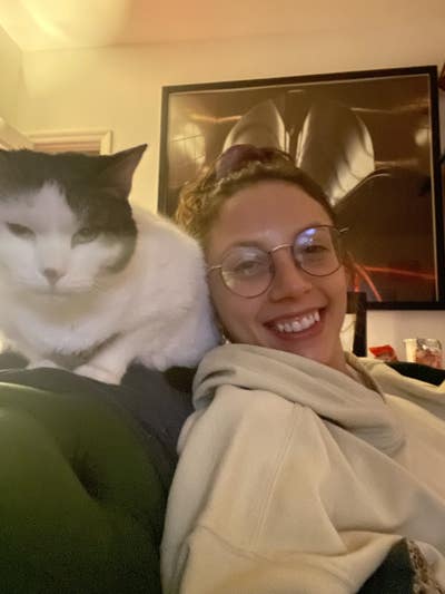 34 Year Grad Student seeking flatmate! Main Photo