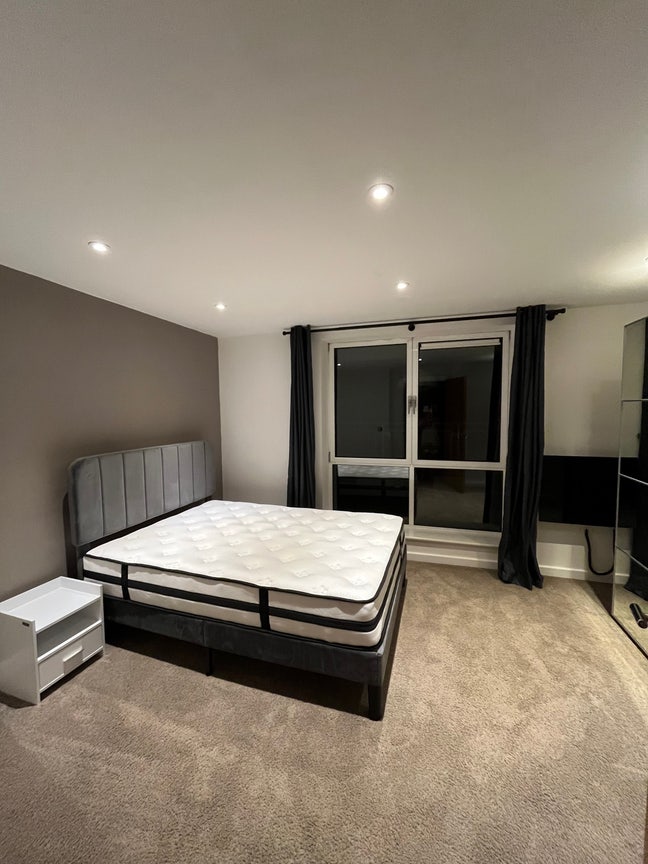 Ensuite Double Bed - Jewellery Quarter, Birmingham Main Photo