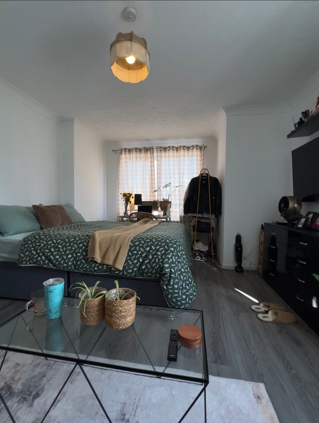 1 double bedroom, all bills inclusive. Main Photo