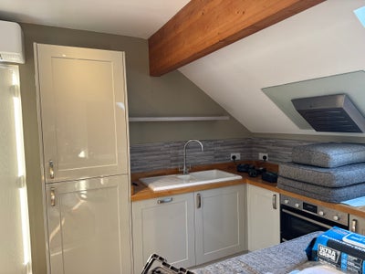 Private flat off road parking  Main Photo