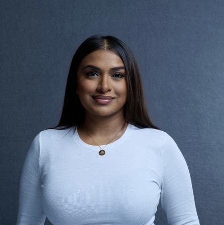 Professional Female seeks a double room Main Photo