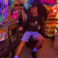 Professional Male seeks a double room Main Photo