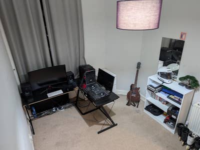 Unfurnished Single Room ~ West End  Main Photo