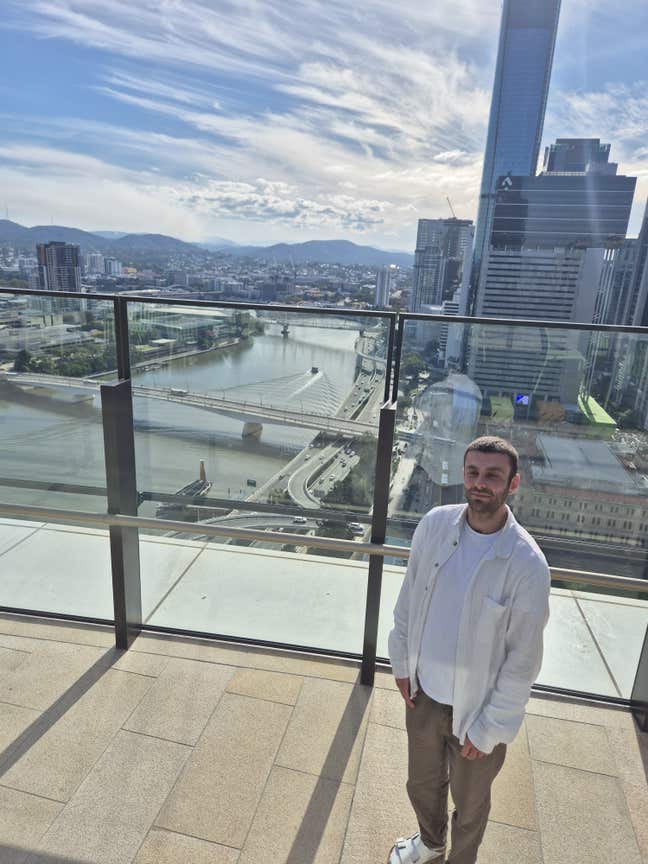 Professional Male seeks a single or double room Main Photo
