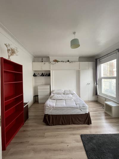 Big double room to rent in N7, fully furnished  Main Photo