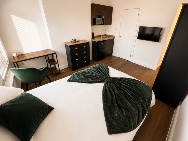 Brand new Studio with kitchen and en-suite!!  Main Photo