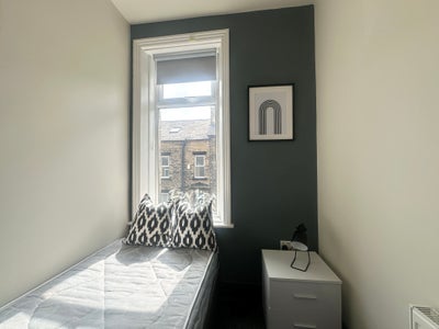 &pound;150 Cashback! All Ensuite Hmo LS13 Bramley!! Main Photo