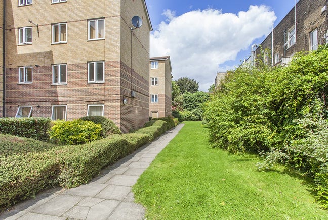 Lovely 2 Bed Apartment In Gated Development N7 Main Photo