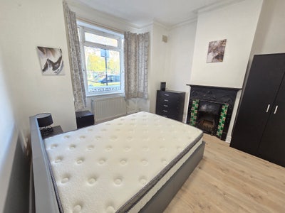 ✨Lovely double room in a spacious and cosy home!🏡 Main Photo