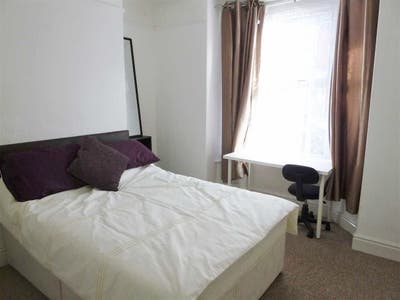 🏡 Spacious Large Double Room! Main Photo