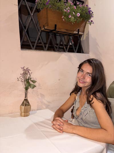 Looking for friend/ housemates nice girly flat! Main Photo
