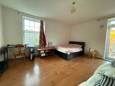 Large double room in Clapham Park/Brixton Hill Main Photo