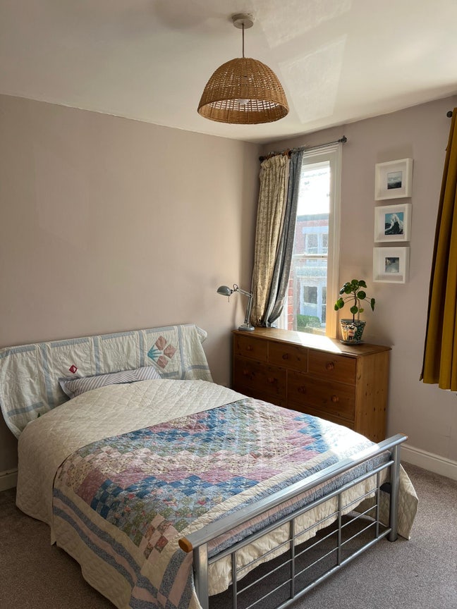 Beautiful, spacious double bedroom - Nether Edge Main Photo