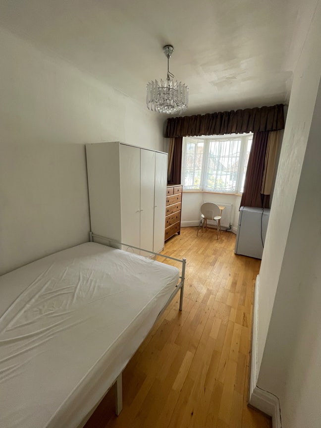 Double Room in Golders Green  Main Photo
