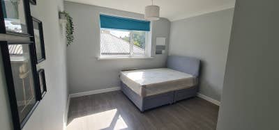 Modern Ensuite Room in Eltham Main Photo
