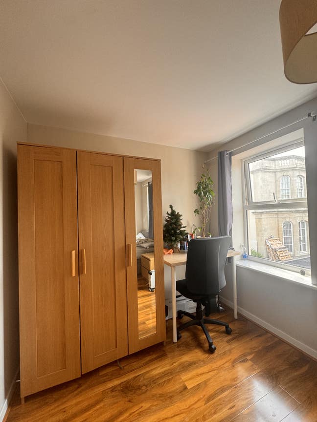 Double room available close to Kingswood Main Photo