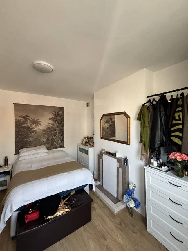 Large Double Room  Main Photo