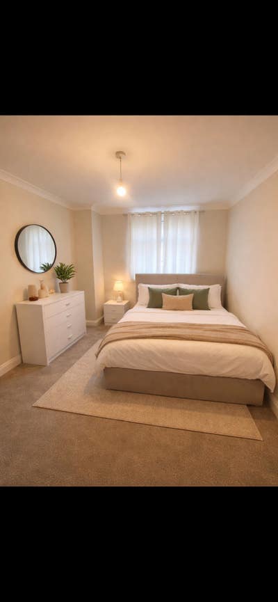 Spacious  double  room  available - females preferred Main Photo