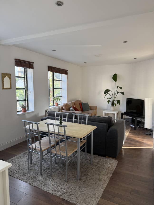 Bright Double Room in Spacious 2-Bed, 2-Bath Flat  Main Photo