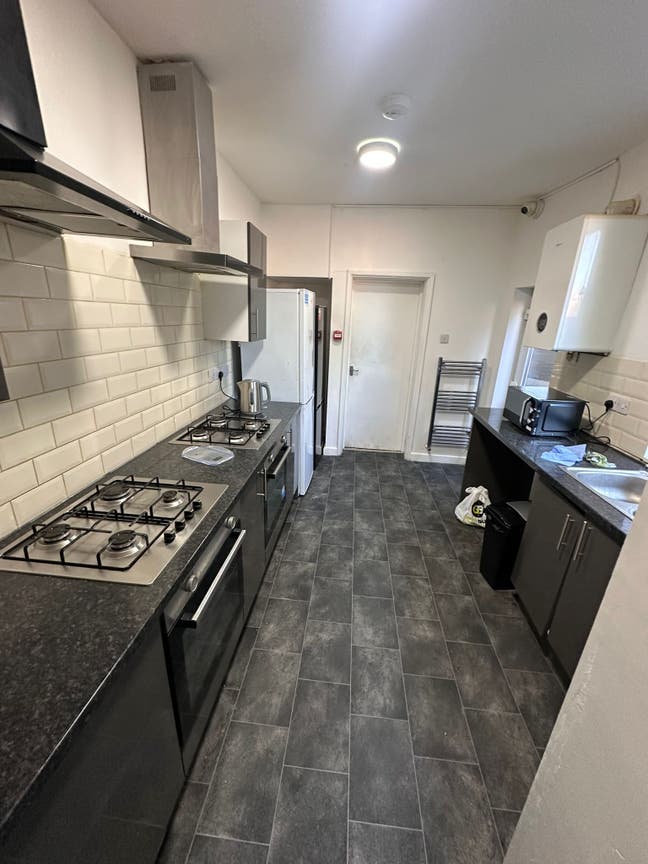 Ensuite Rooms Double Bed Available ! Main Photo