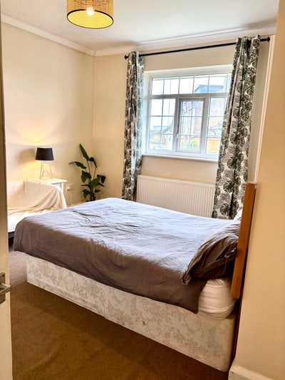 Large room incl all bills  and cleaner Main Photo