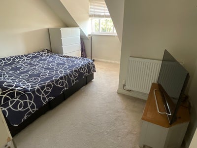 Double room in a clean modern detached  house. Main Photo