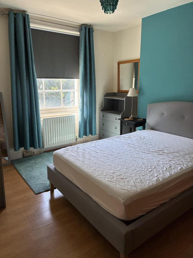 Bright double bedroom  Main Photo