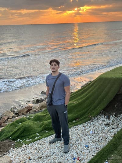 Professional Male seeks a single or double room Main Photo
