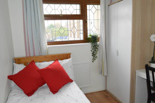 Lovely Room near the River Thames  Main Photo