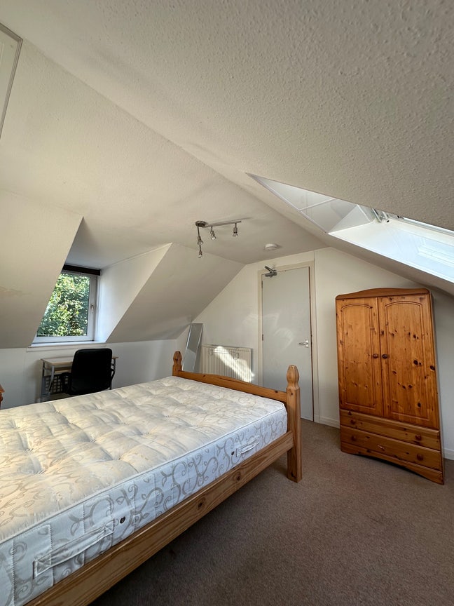 Student-Friendly Licensed 3 Bedroom HMO Flat Main Photo