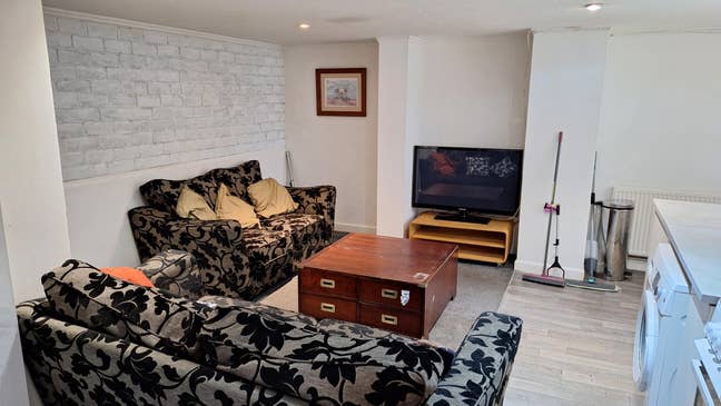 One room available at Beechwood View!  Main Photo