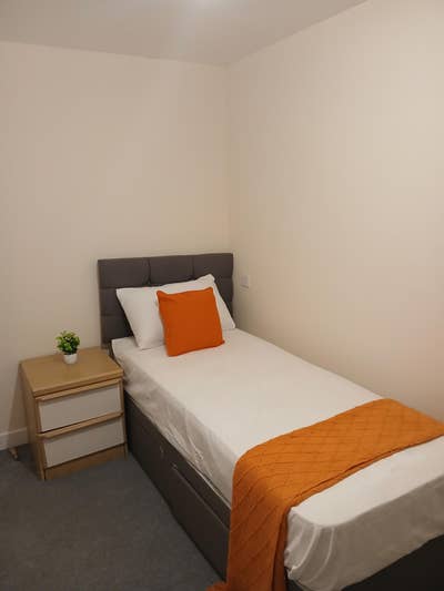 Spacious single room for rent  Main Photo
