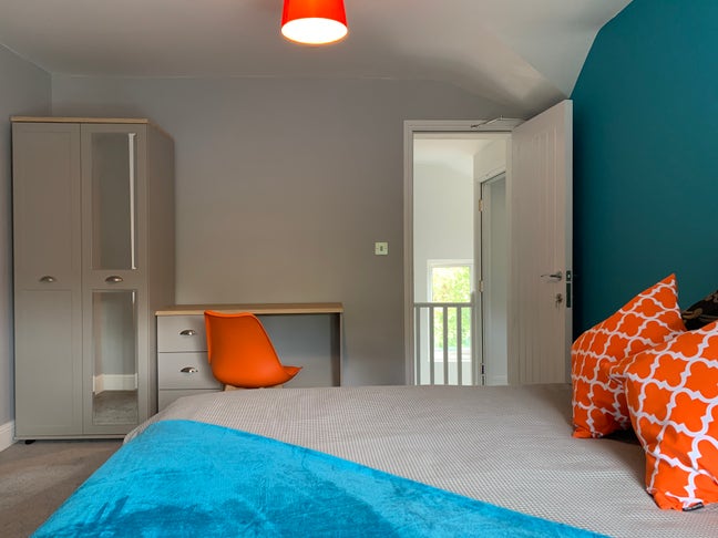 Lovely furnished double Room in Headless Cross Main Photo