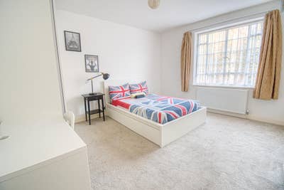 Spacious Room Close to the City - No Deposit Main Photo