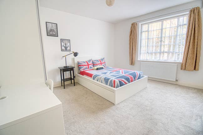 Spacious Room Close to the City - No Deposit Main Photo