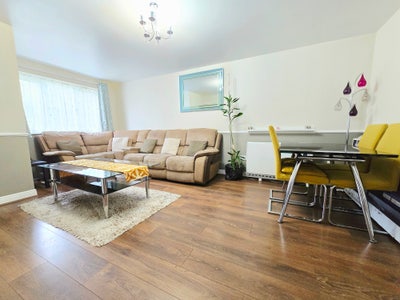 Stunning 2 bedroom in Palmers green Main Photo