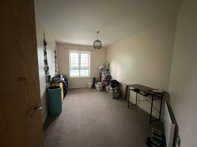 Double room available in a 2 bed 2 bath flat Main Photo