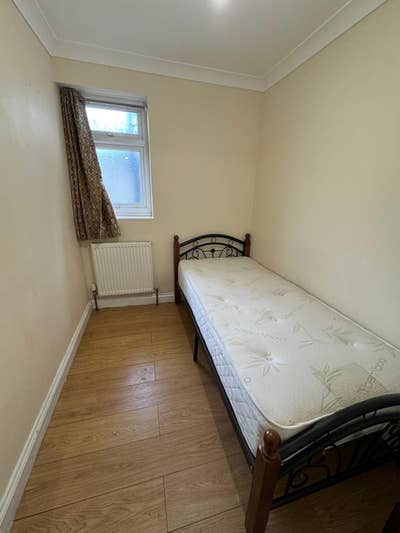 Cozy Single Room for Rent in Ilford (IG1) - 2 Meal Main Photo